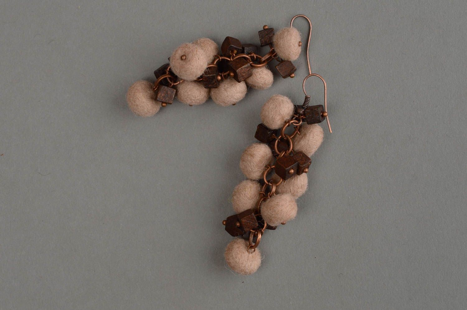 Orecchini di lana fatti a mano orecchini originali rotondi accessori donna
 foto 3