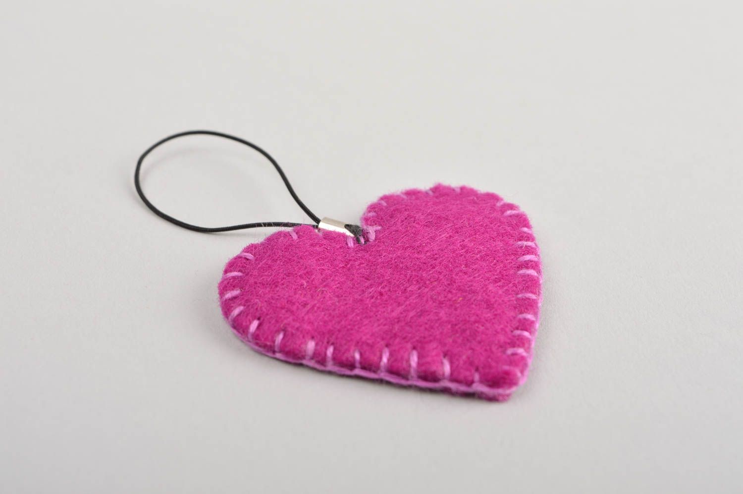 Подарок ручной работы брелок на телефон брелок для ключей розовое сердечко фото 4
