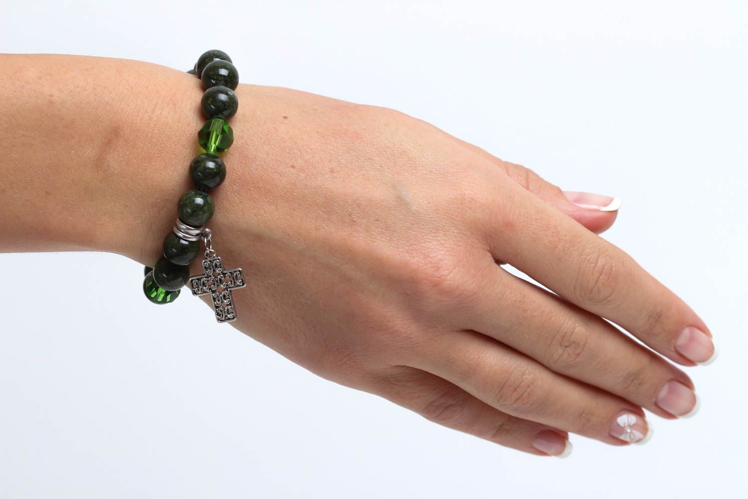 Bracelet serpentine Bijou fait main vert avec croix en métal Cadeau femme photo 5