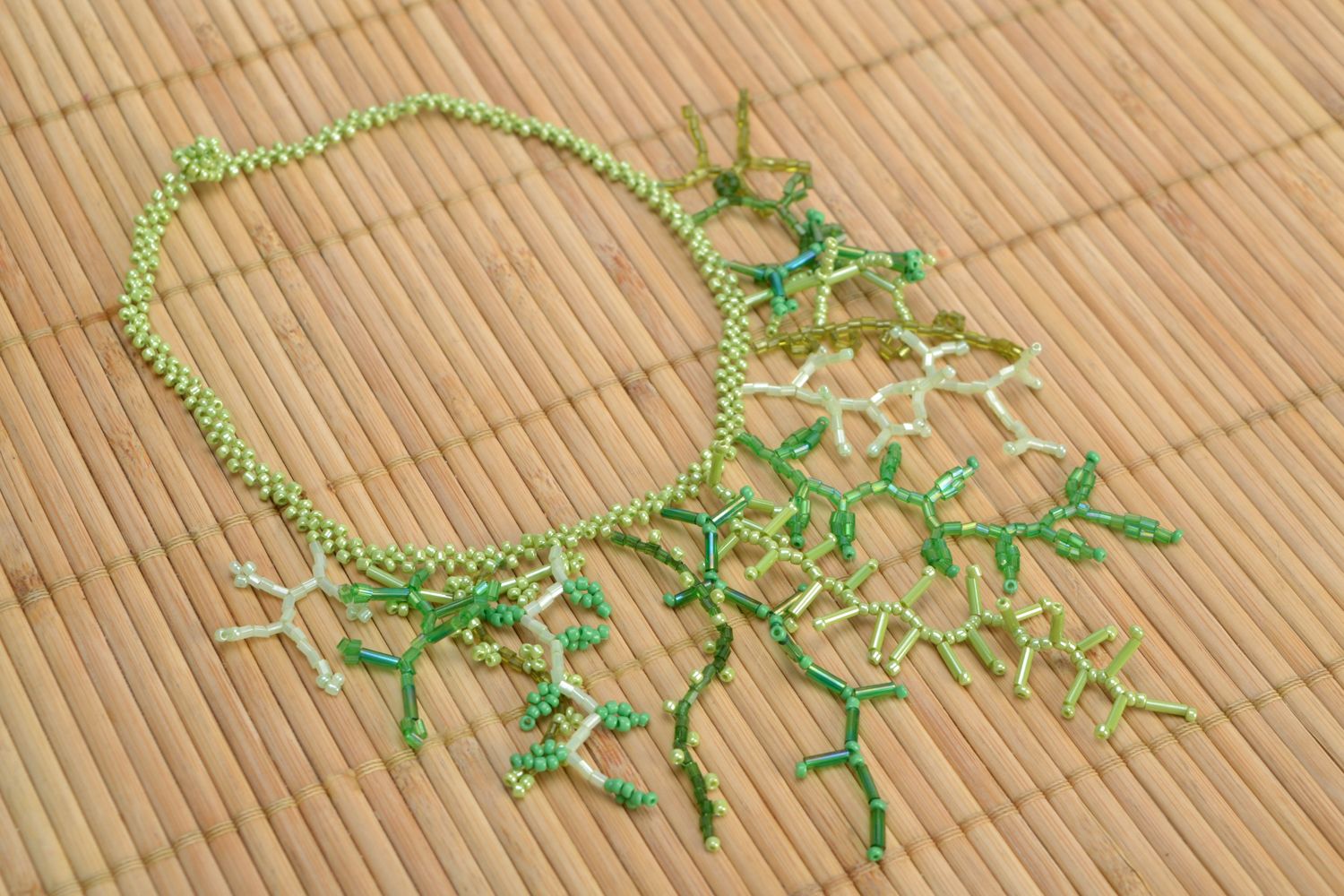 Green beaded necklace photo 1
