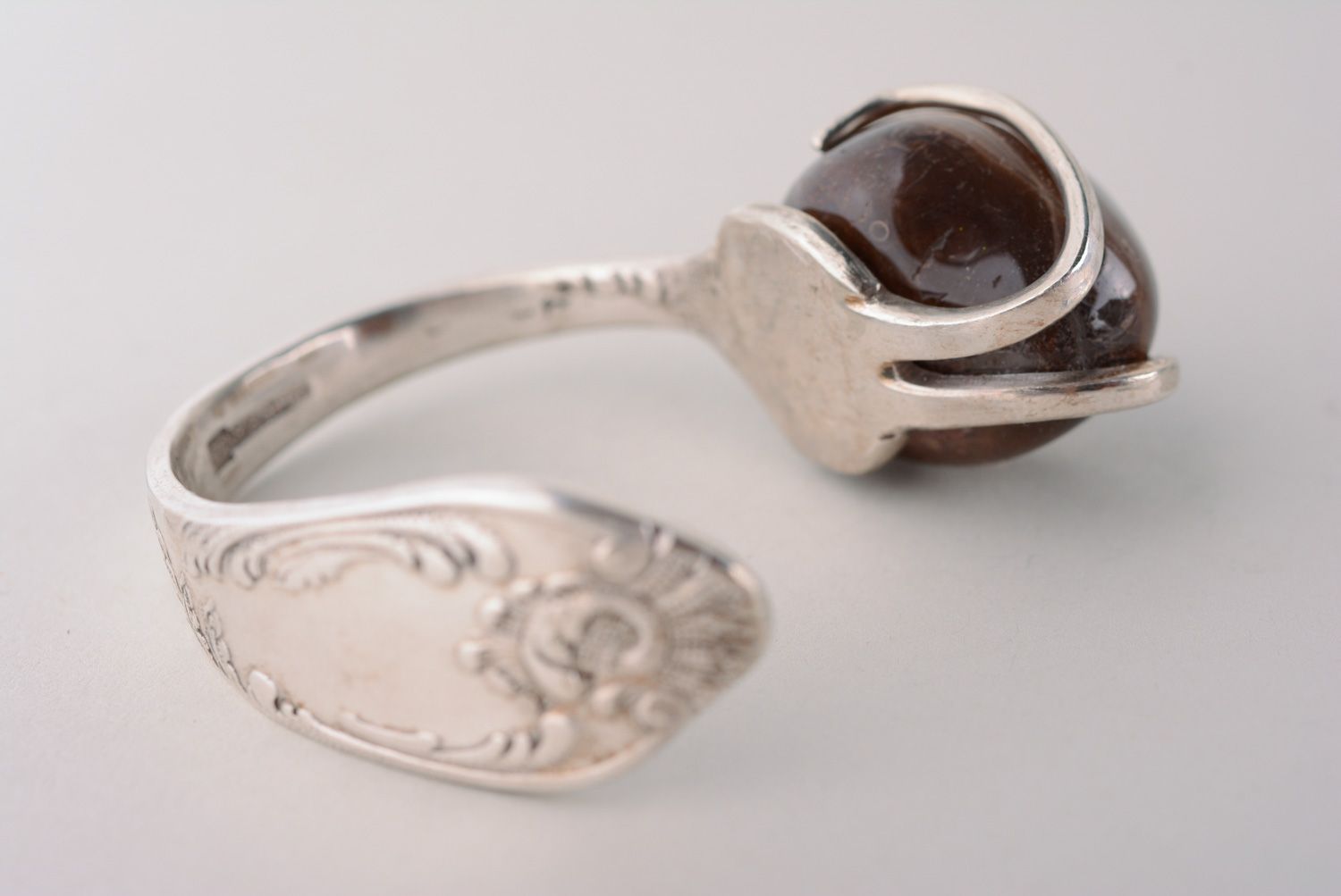 Bracelet en fourchette et pierre naturelle brune fait main insolite pour femme photo 4