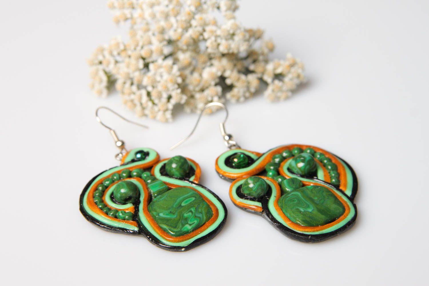 Модные серьги украшение ручной работы серьги из полимерной глины зеленые фото 1
