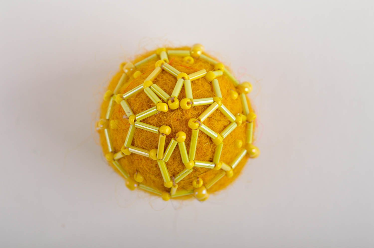 Пасхальное яйцо ручной работы декоративная игрушка домашний декор желтое фото 3