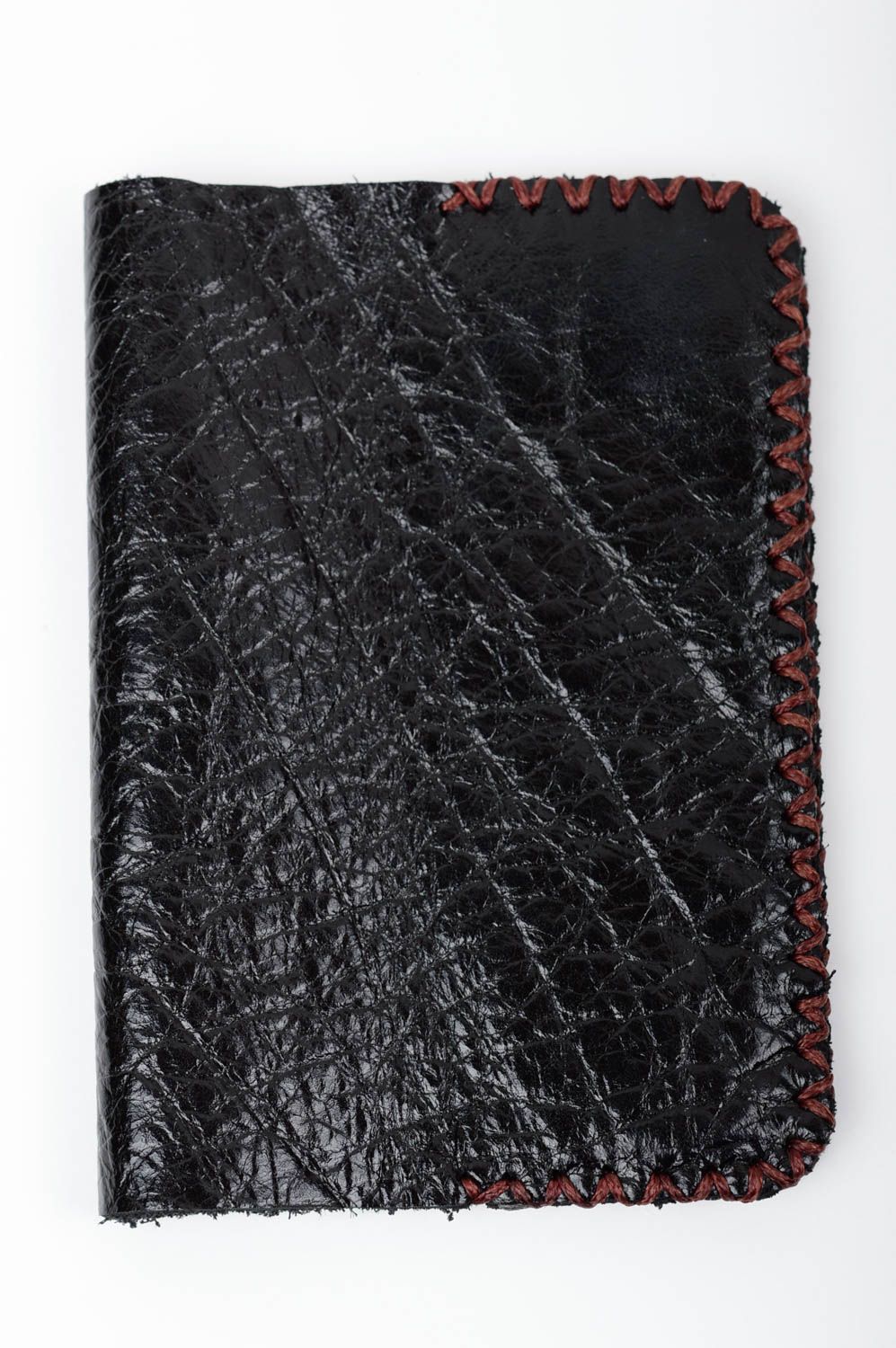 Черная обложка на паспорт из натуральной кожи ручной работы стильный аксессуар  фото 1