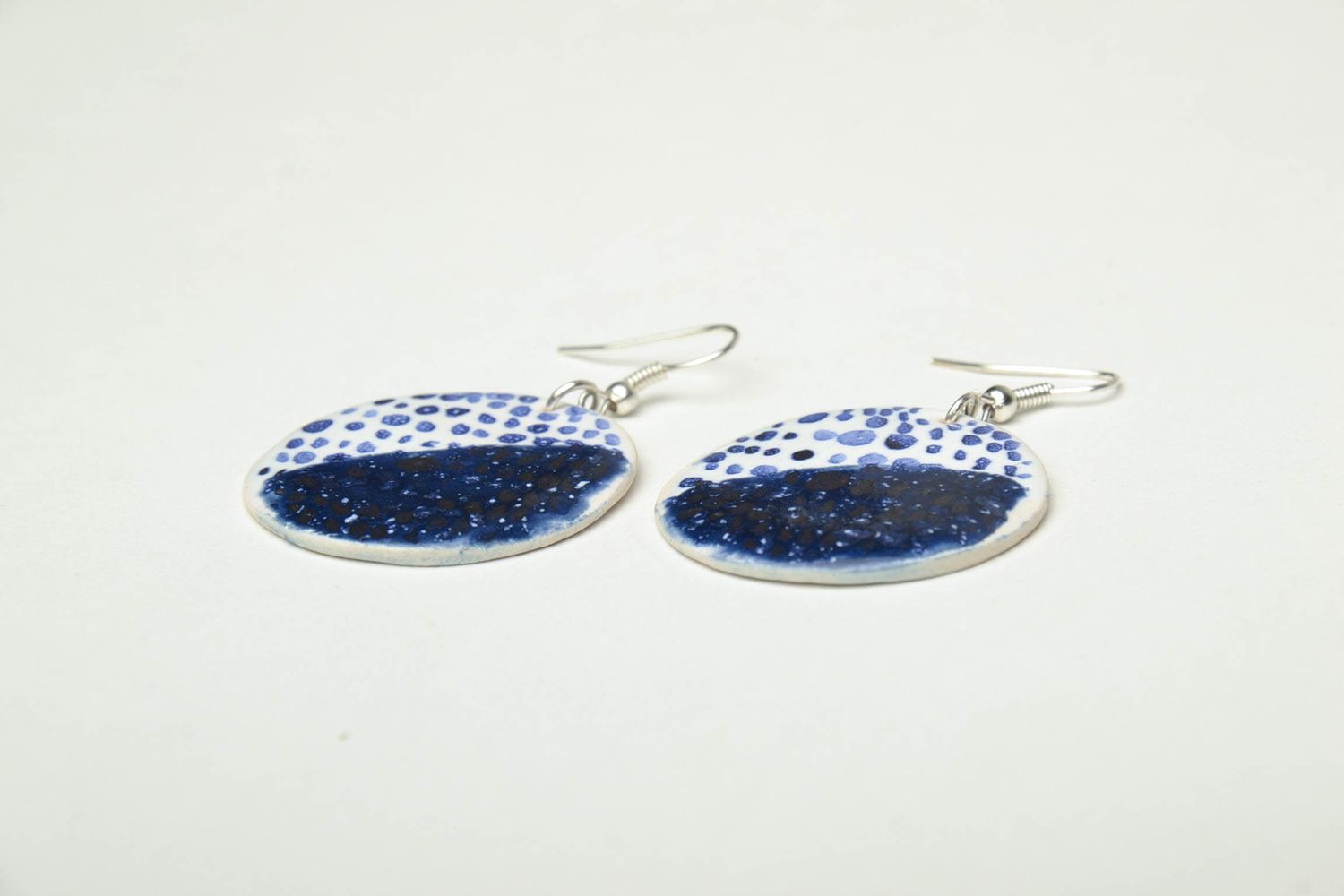 Round ceramic earrings painted with enamels photo 3