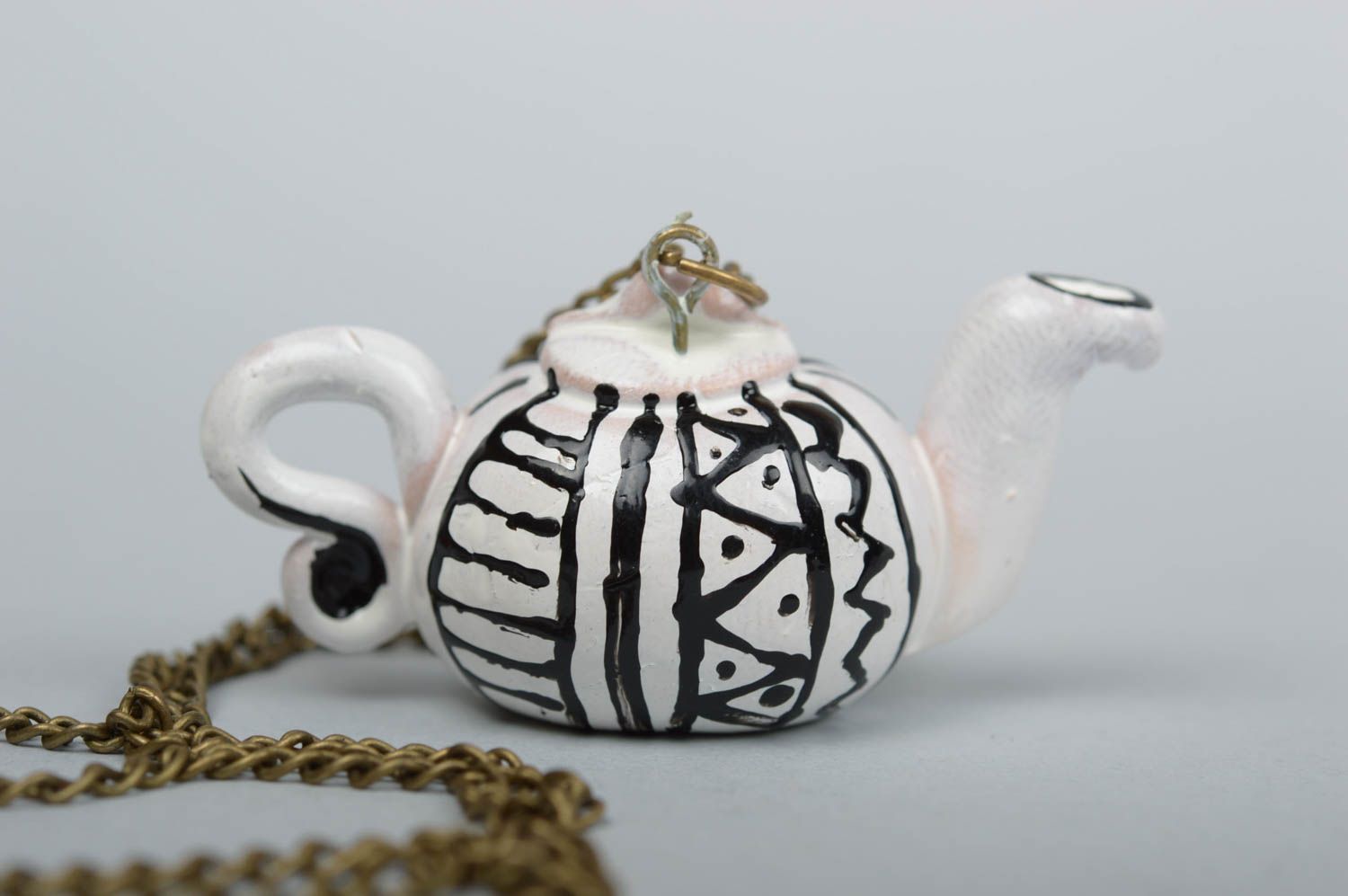 Кулон ручной работы авторский кулон подвеска из глины чайничек с орнаментом фото 2