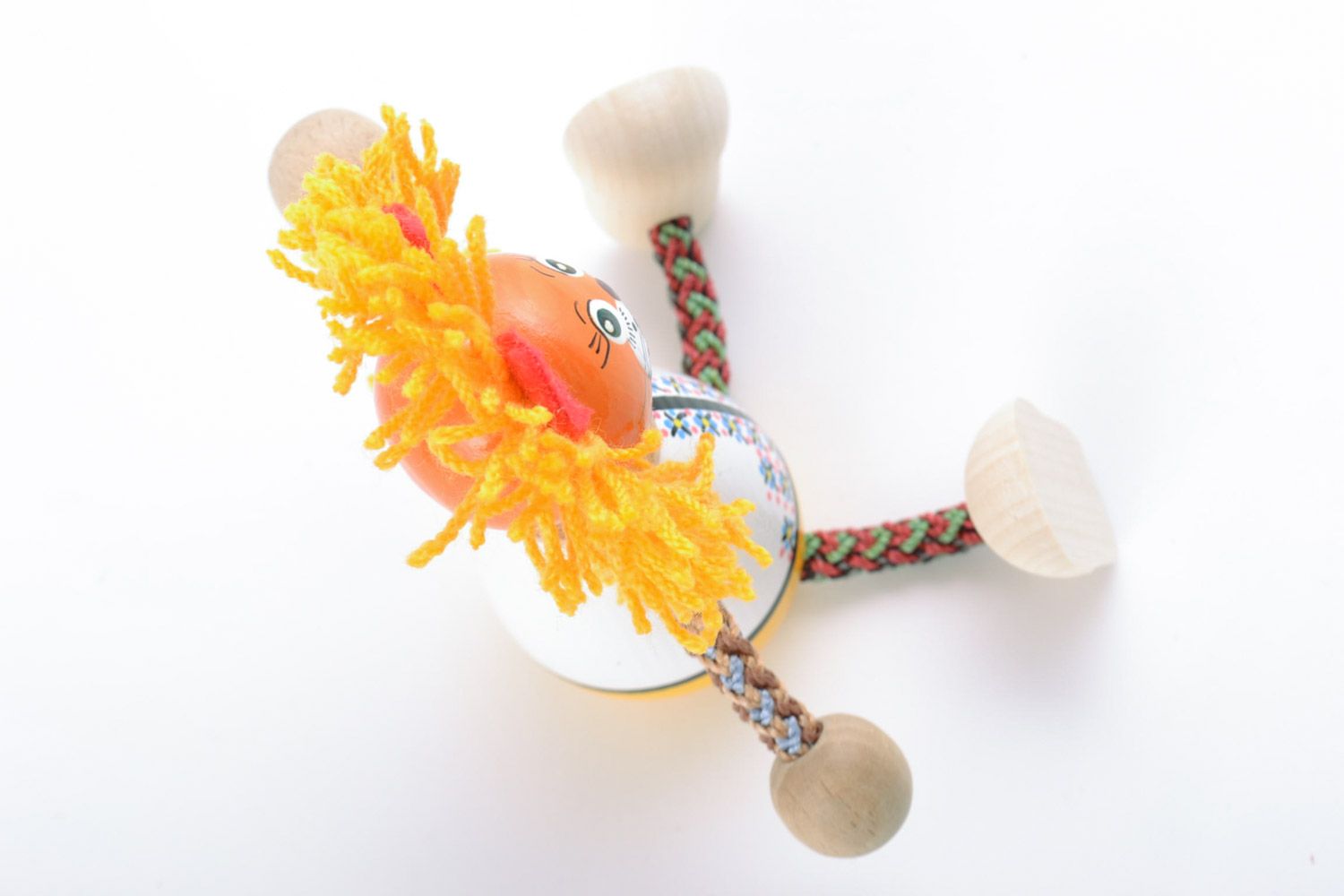 Деревянная эко игрушка с росписью львенок в украинском костюме ручная работа фото 4