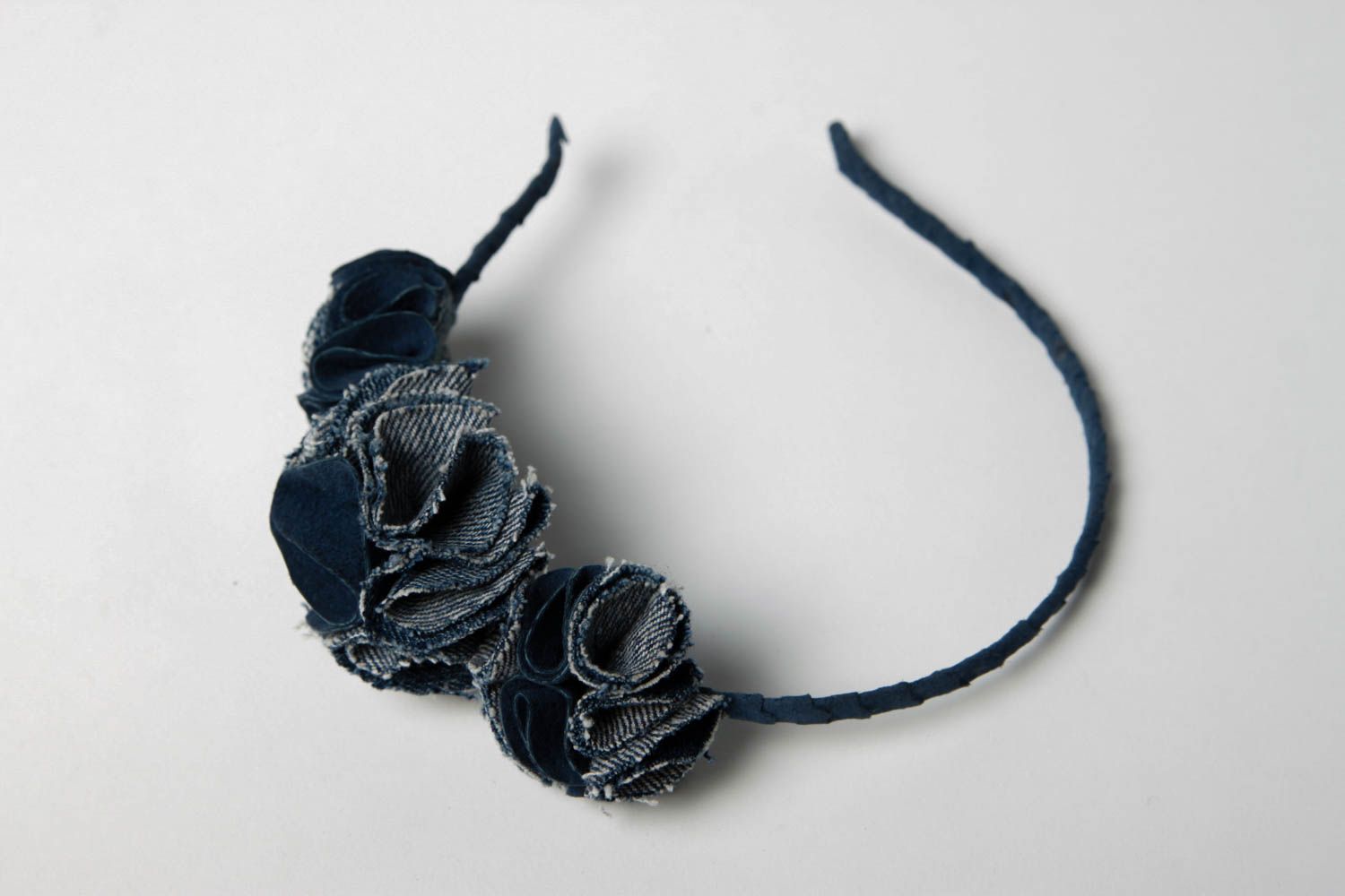 Handmade Blumen Haarreif Accessoire für Frauen Haar Schmuck aus Jeans und Stoff foto 4