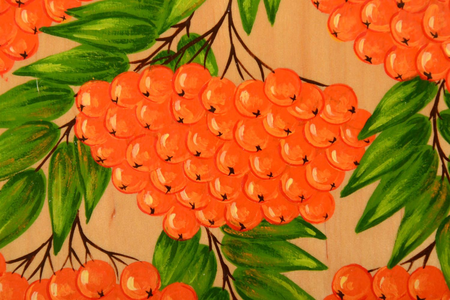 Тарелка на стену с росписью деревянная яркая светлая с ягодами рябины хэнд мейд фото 3