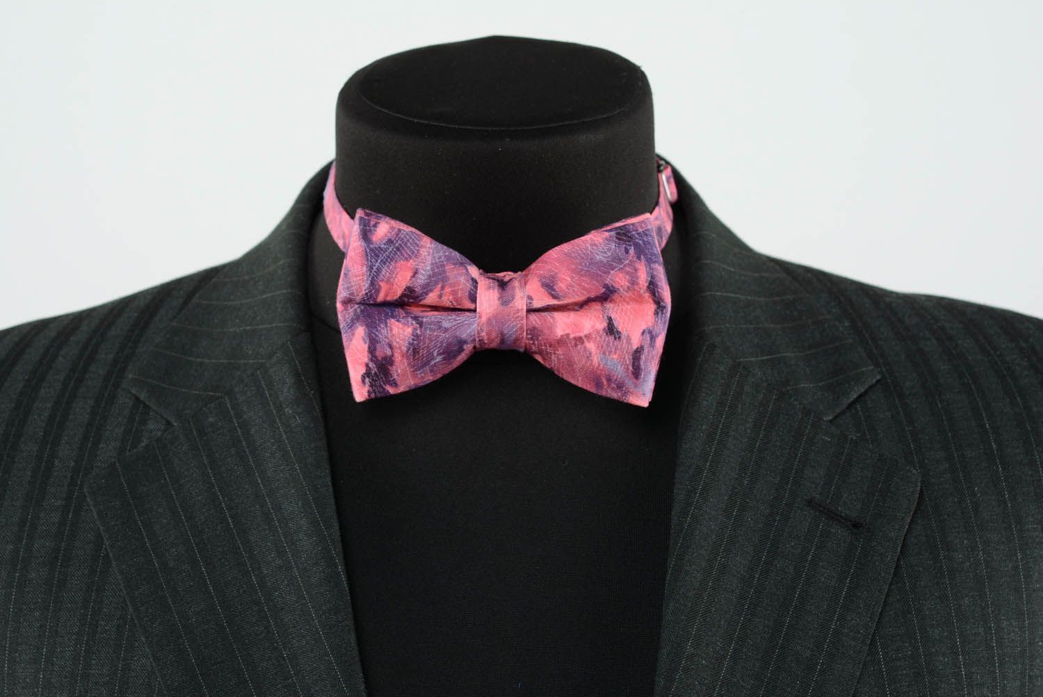 Bow tie in pink marble color photo 2