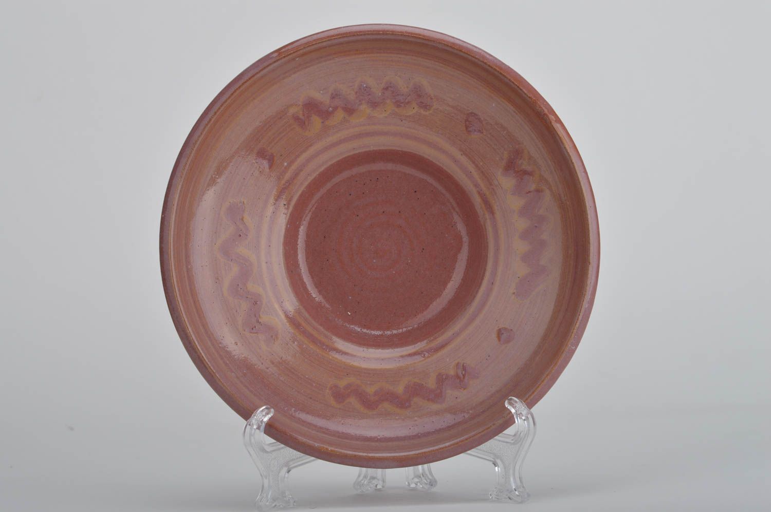 Декоративная тарелка из красной глины расписанная глазурью ручной работы фото 1