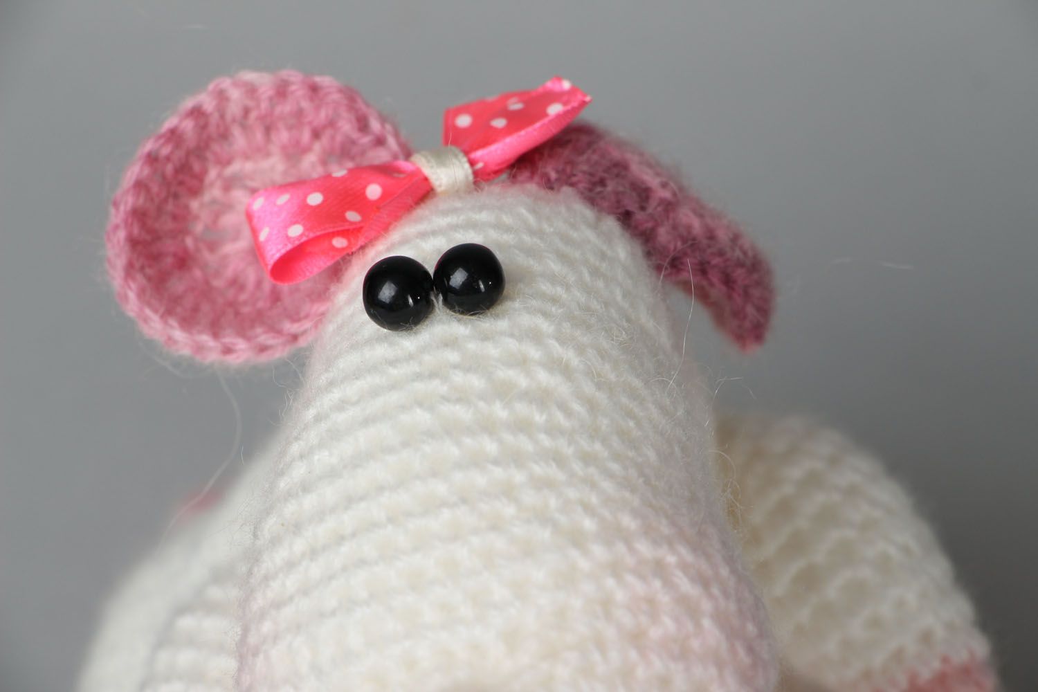 Crocheted mouse with handbag photo 2