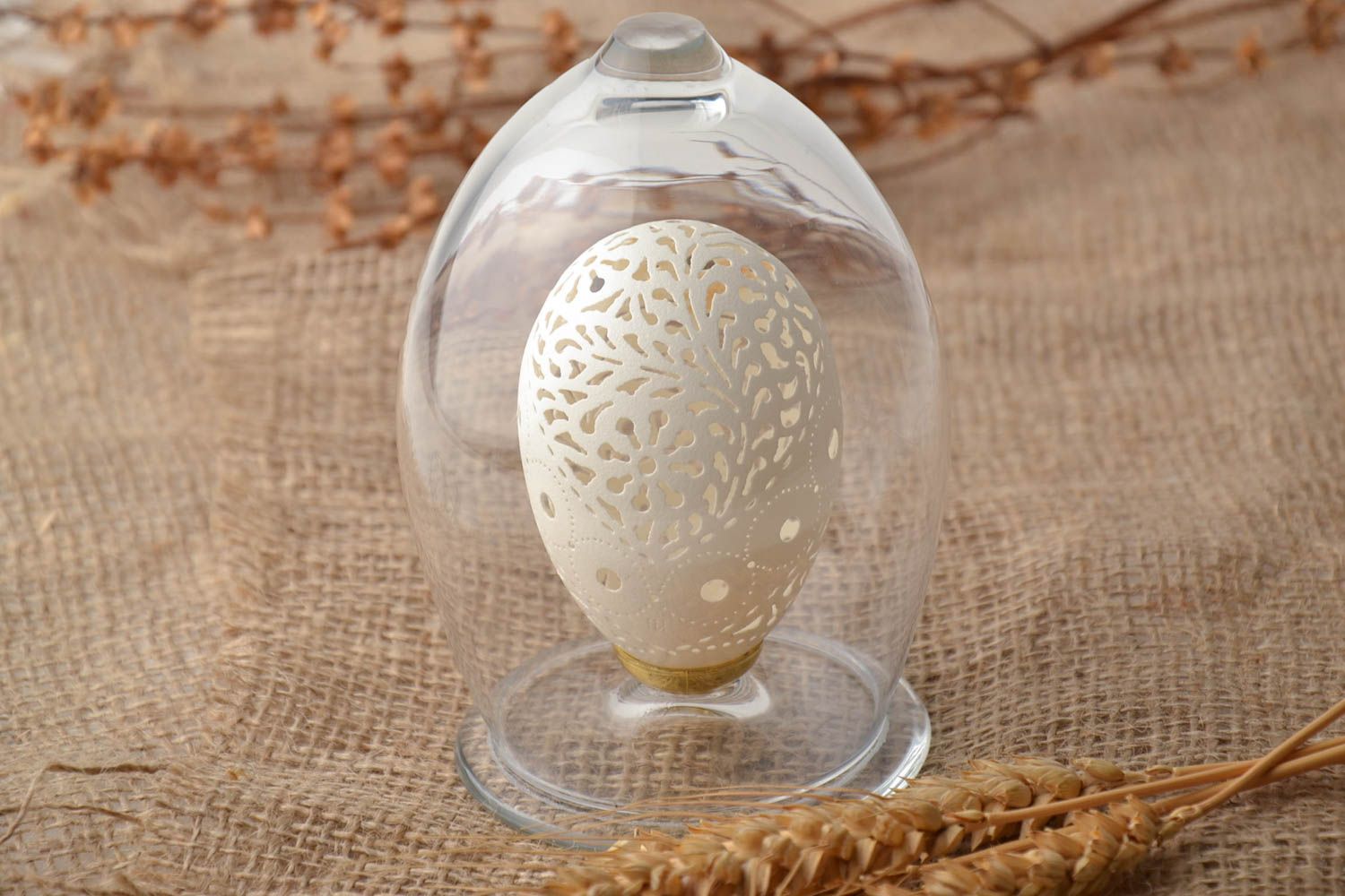 Engraved goose egg with floral motives photo 1