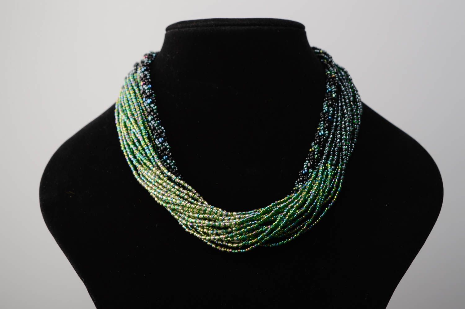 Multirow beaded necklace Black and Green photo 2