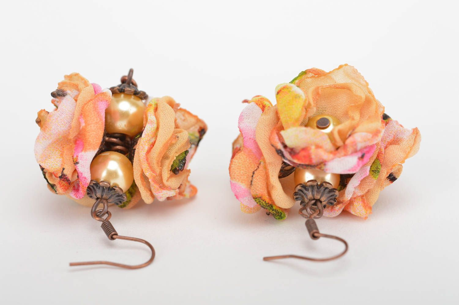 Красивые серьги с цветами из шифона и подвесками в виде листиков ручной работы фото 4