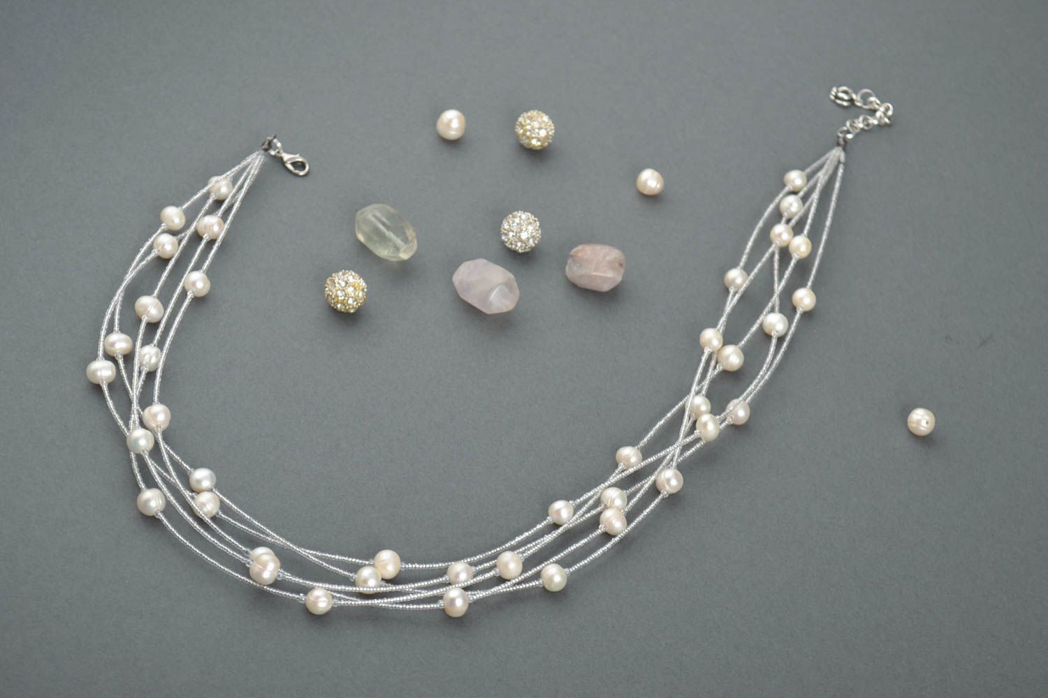 Handmade Perlen Collier Schmuck Halskette Accessoire für Frauen schön weiß foto 1