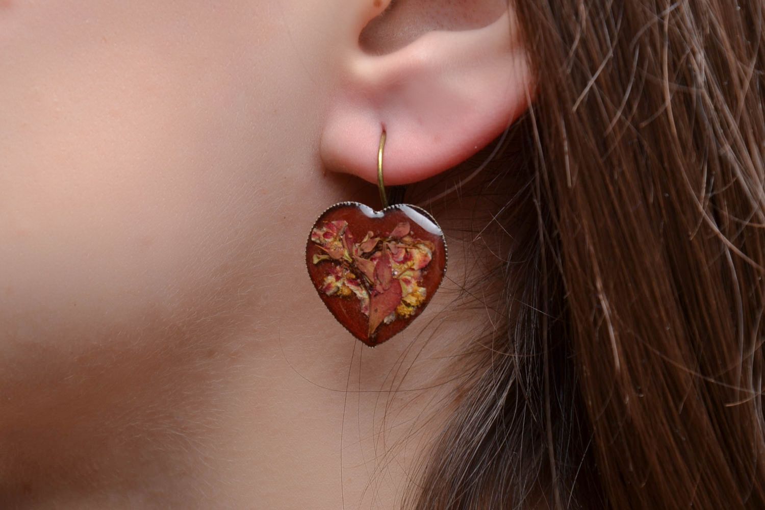 Boucles d'oreilles artisanales avec fleurs naturelles cœurs photo 2