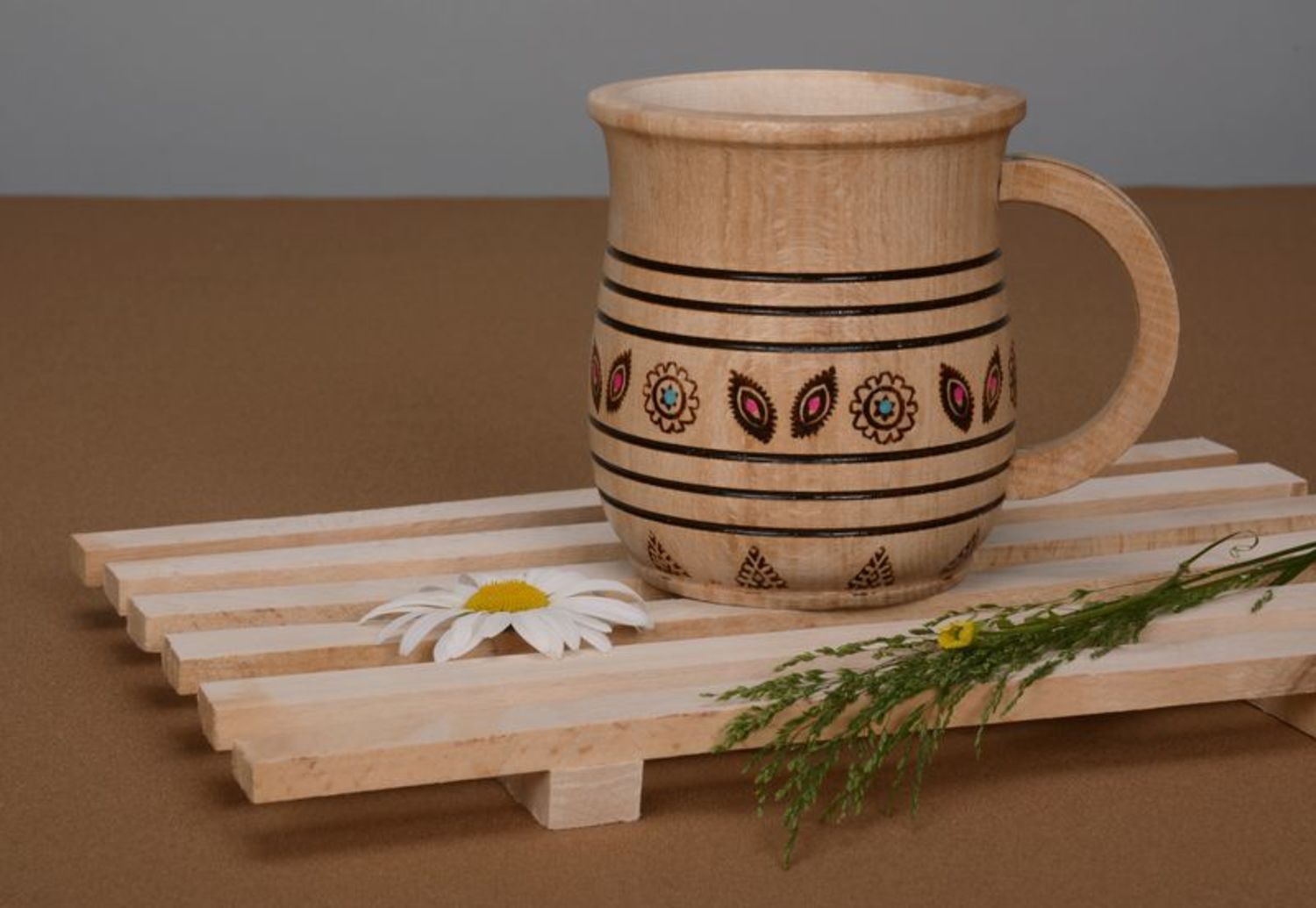Decorative wooden mug photo 1