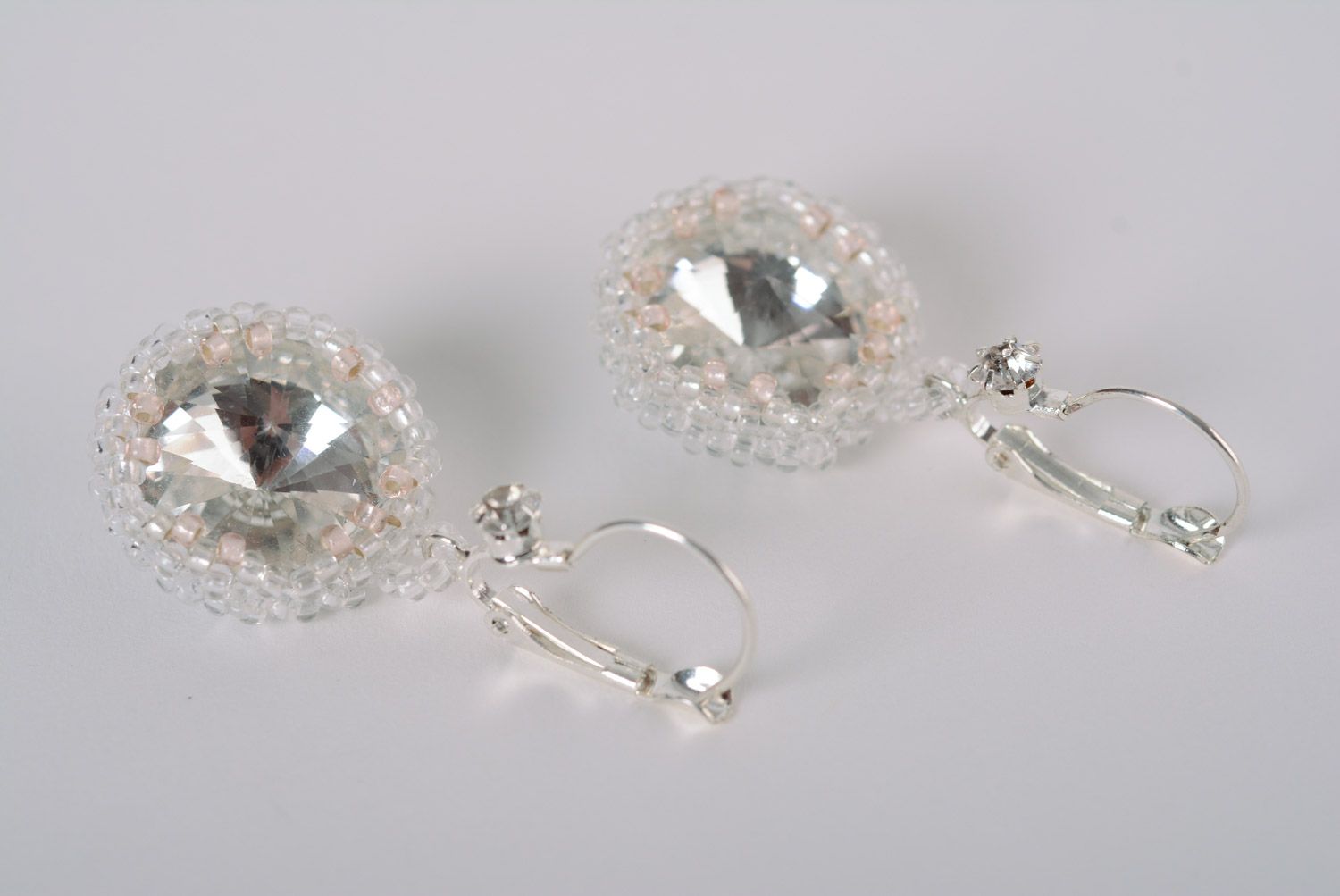 Handgemachte Cabochon Ohrringe aus Glasperlen schön künstlerisch stilvoll  foto 1