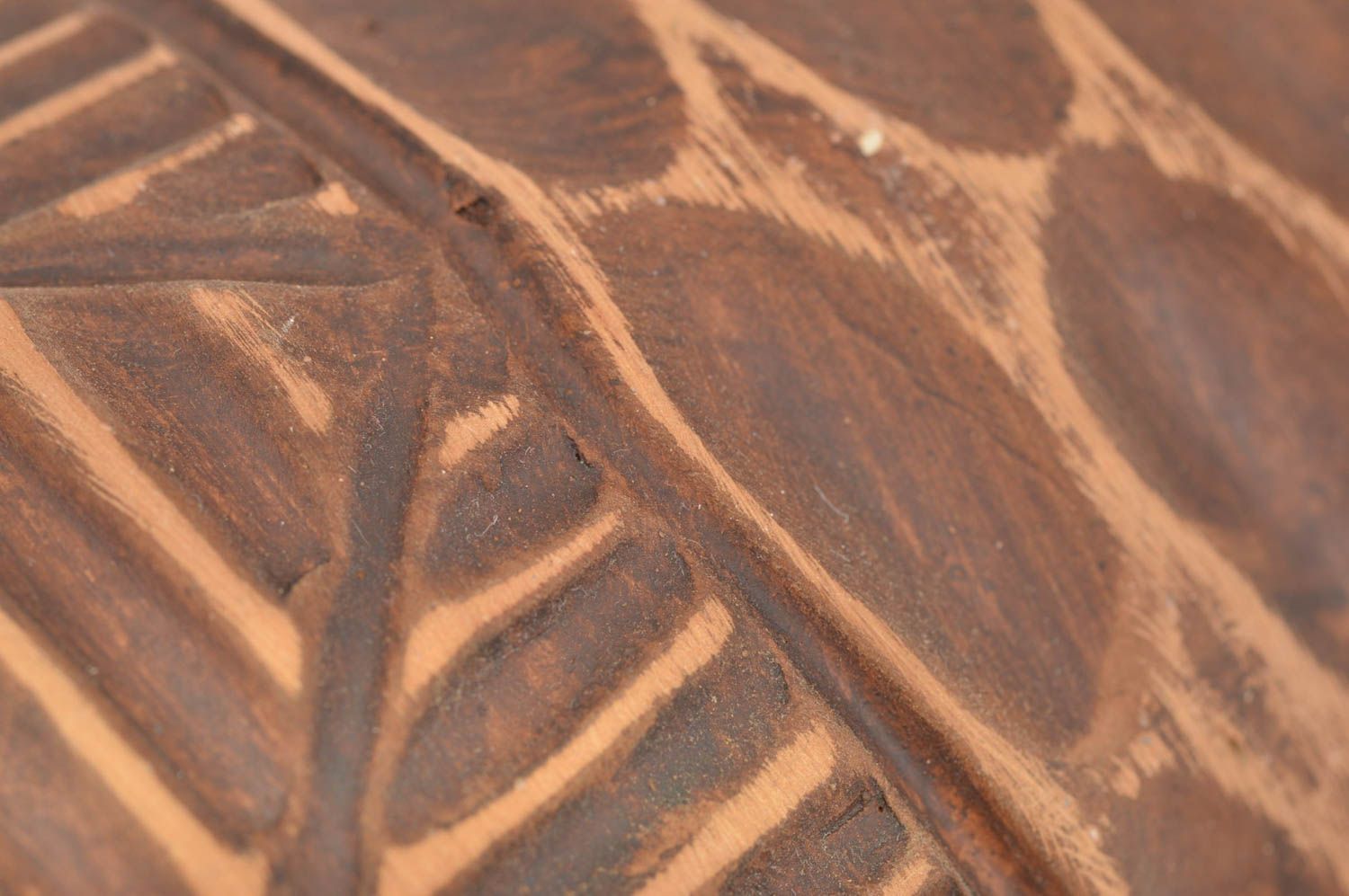Tasse en céramique brune aux motifs géométriques en relief faite main  photo 5