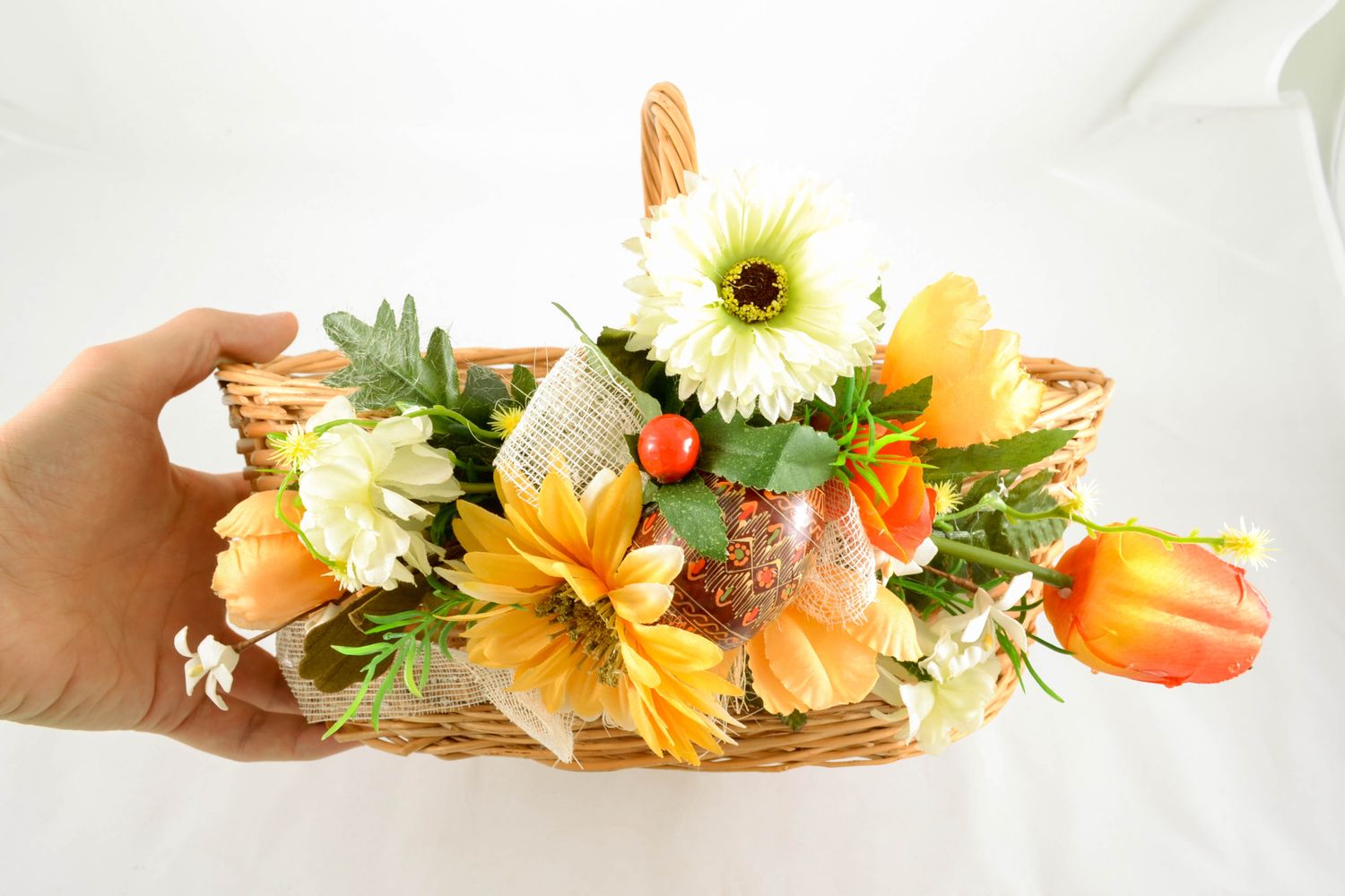 Panier de Pâques avec fleurs artificielles fait main photo 1