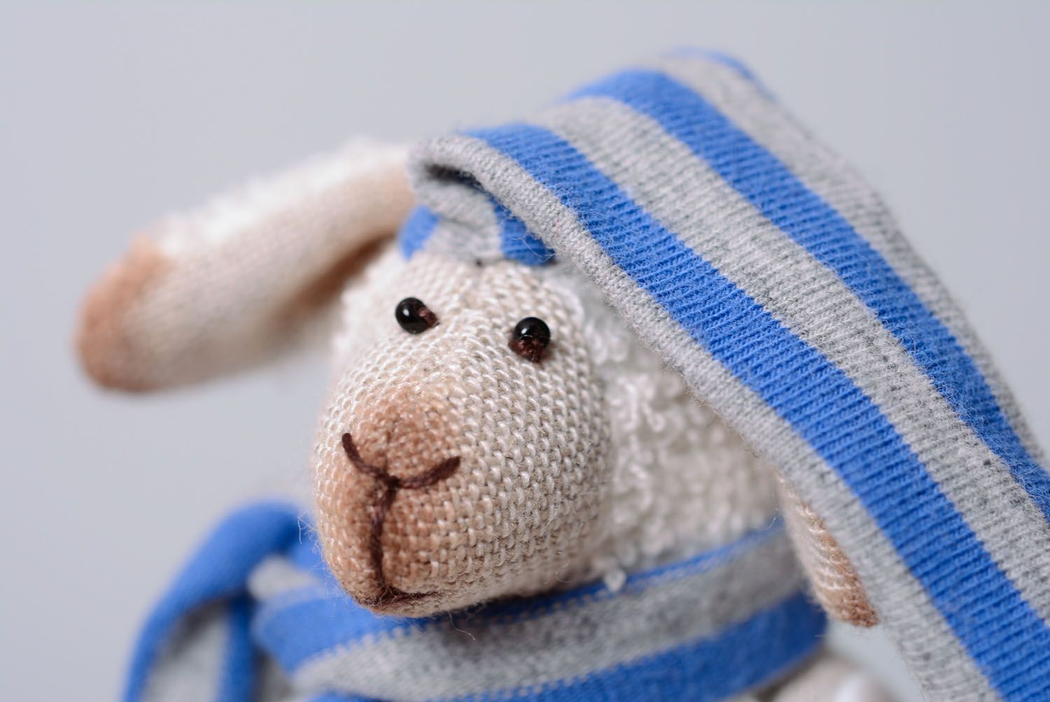 Brinquedo têxtil em forma de um carneiro Petya  foto 2