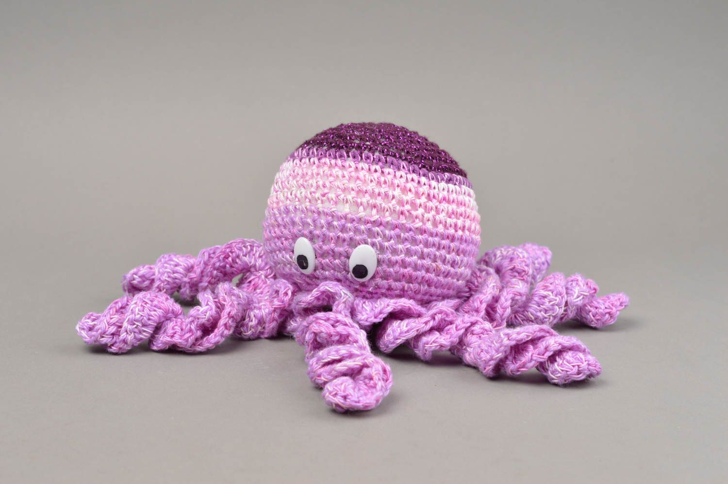 Peluche pieuvre mauve belle tricotée au crochet fait main jouet pour enfant photo 3