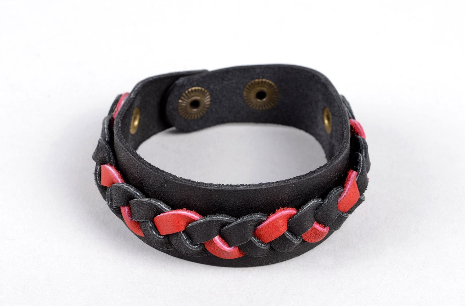 Bracelet noir et rouge Bijou fait main en vrai cuir avec tresse Cadeau original photo 1