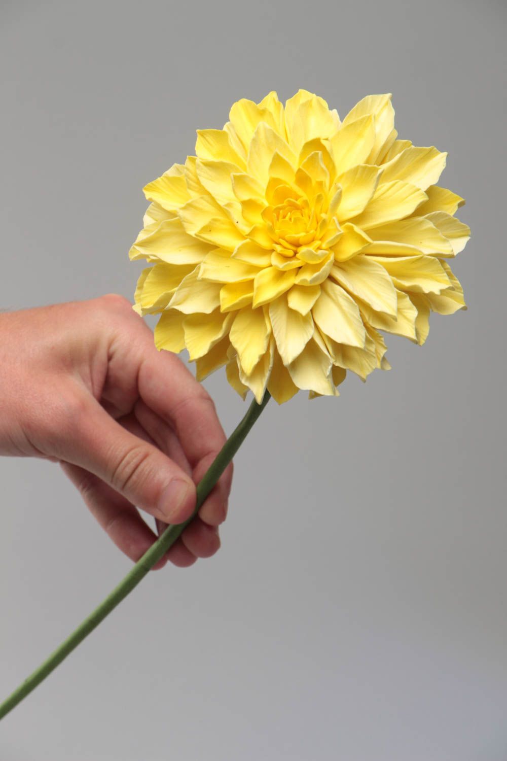 Цветок из японской полимерной глины хризантема желтая большая ручной работы фото 5