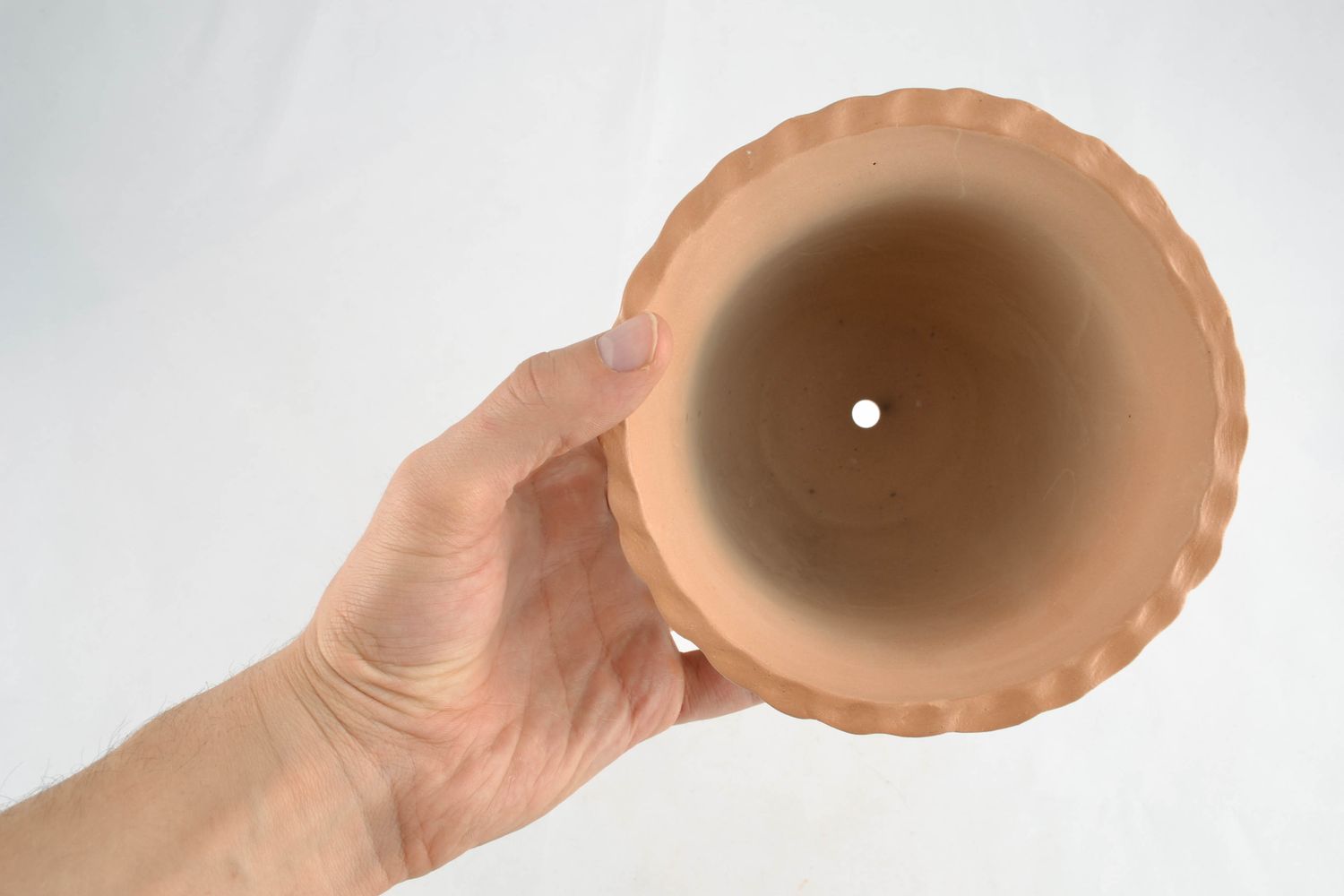 Maceta de cerámica hecha a mano foto 2