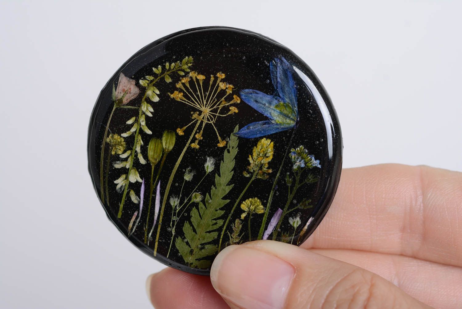 Large flower botanic brooch in epoxy resin handmade elegant accessory for summer photo 4