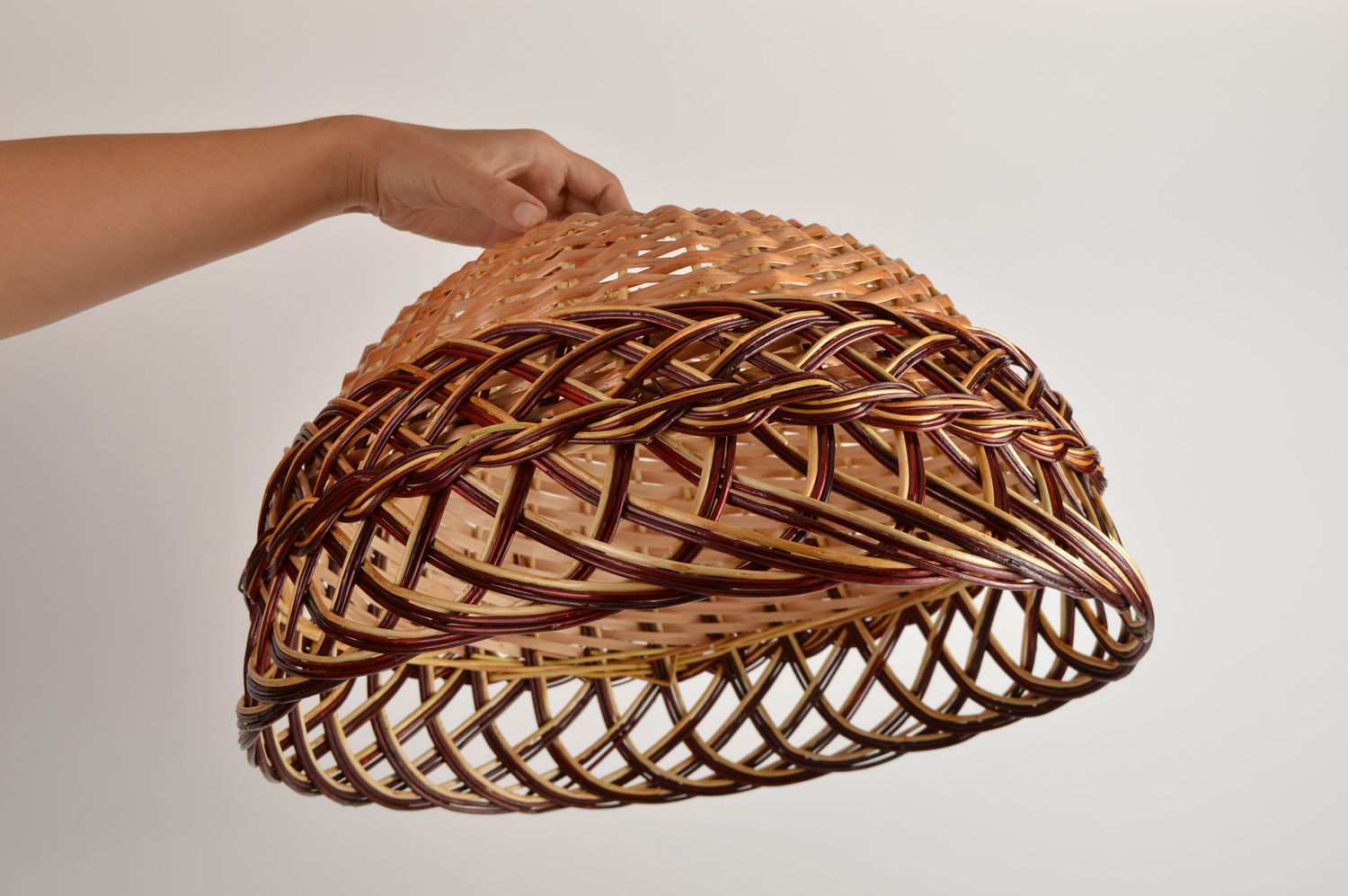 Плетеный абажур ручной работы плетение из лозы дизайнерский светильник фото 1