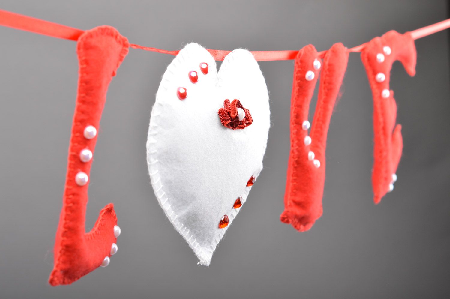 Handmade interior decorative wall letters sewn of red and white felt Love photo 3