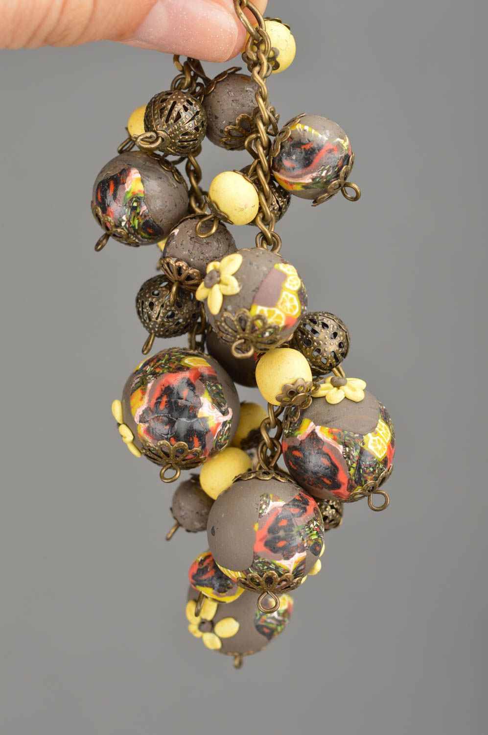Pulsera femenina de arcilla polimérica hecha a mano en cadena con bolas foto 2