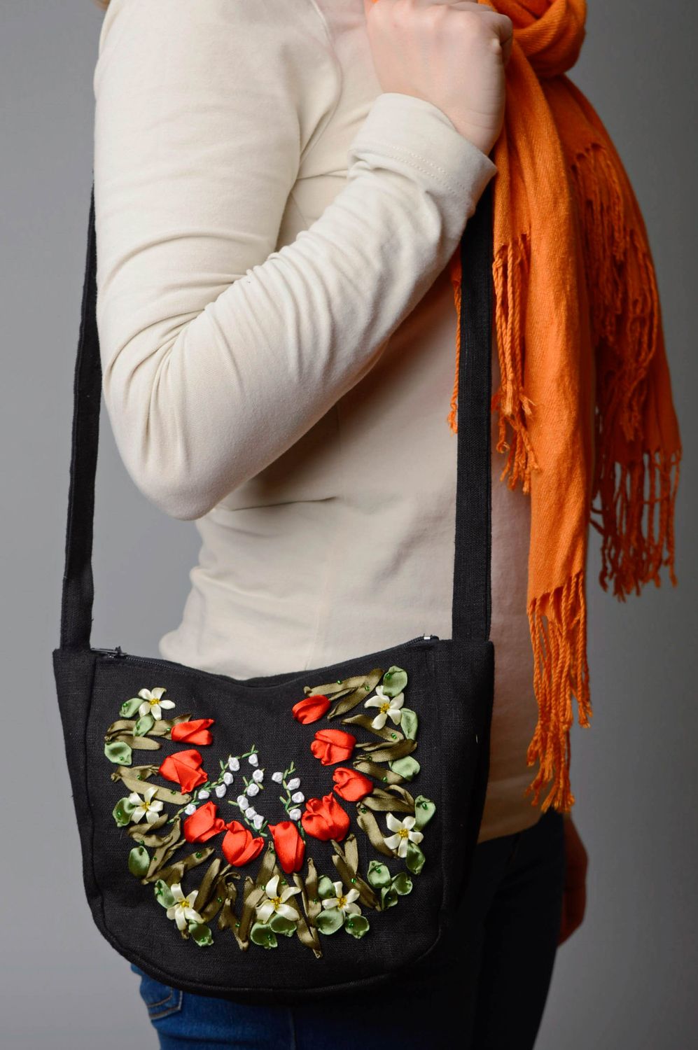 Женская сумка из ткани с вышивкой лентами Тюльпаны фото 2