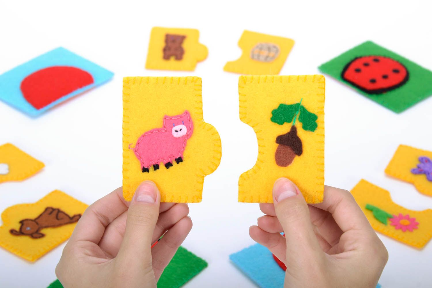 Puzzles pour enfant en tissu de feutre faits main originaux multicolores photo 5