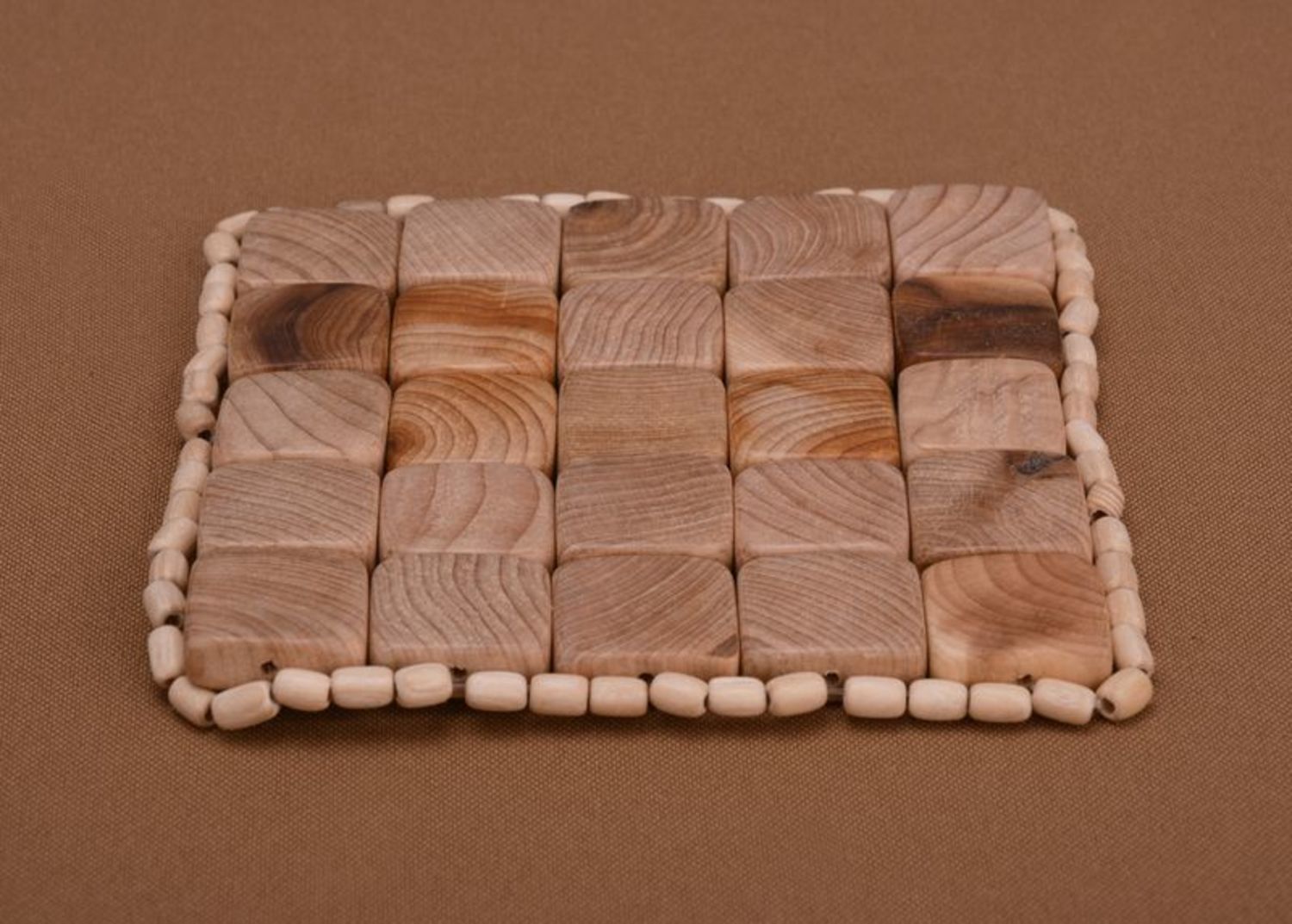 Supporto quadrato di legno fatto a mano per stoviglie calde sottopiatto legno
 foto 5