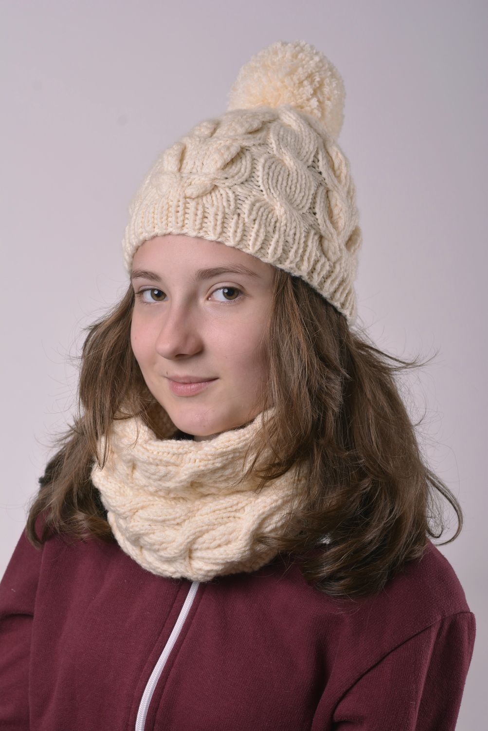 Теплый шарф снуд из шерсти спицами ручной работы светлый женский красивый фото 5