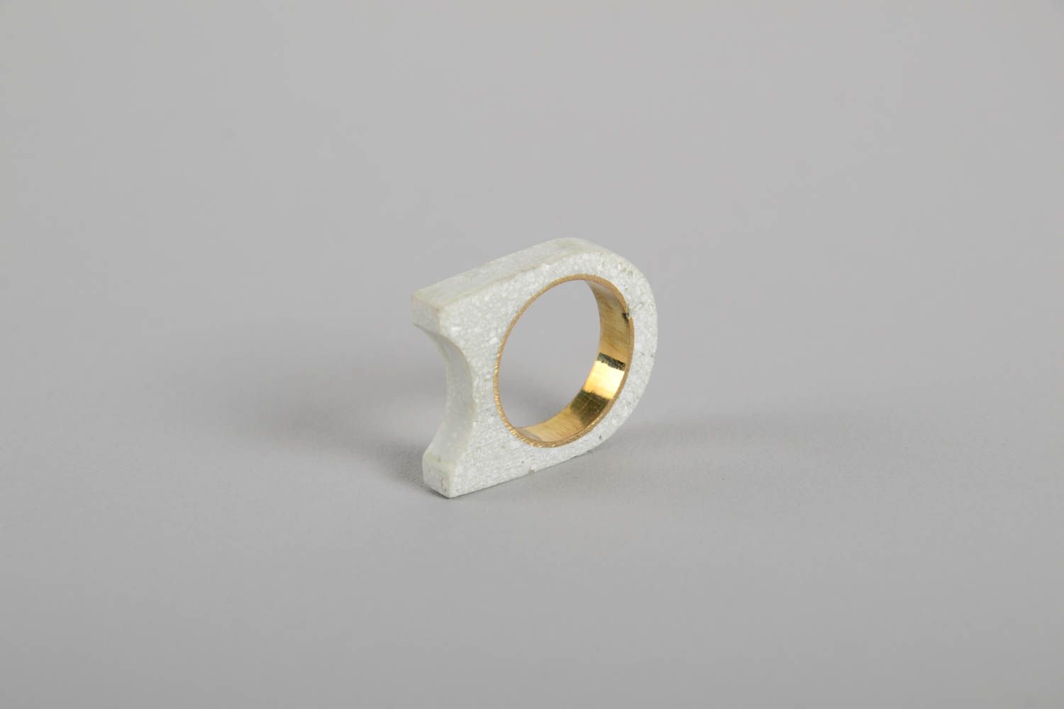 Массивное украшение кольцо ручной работы былое из бетона женское кольцо фото 4