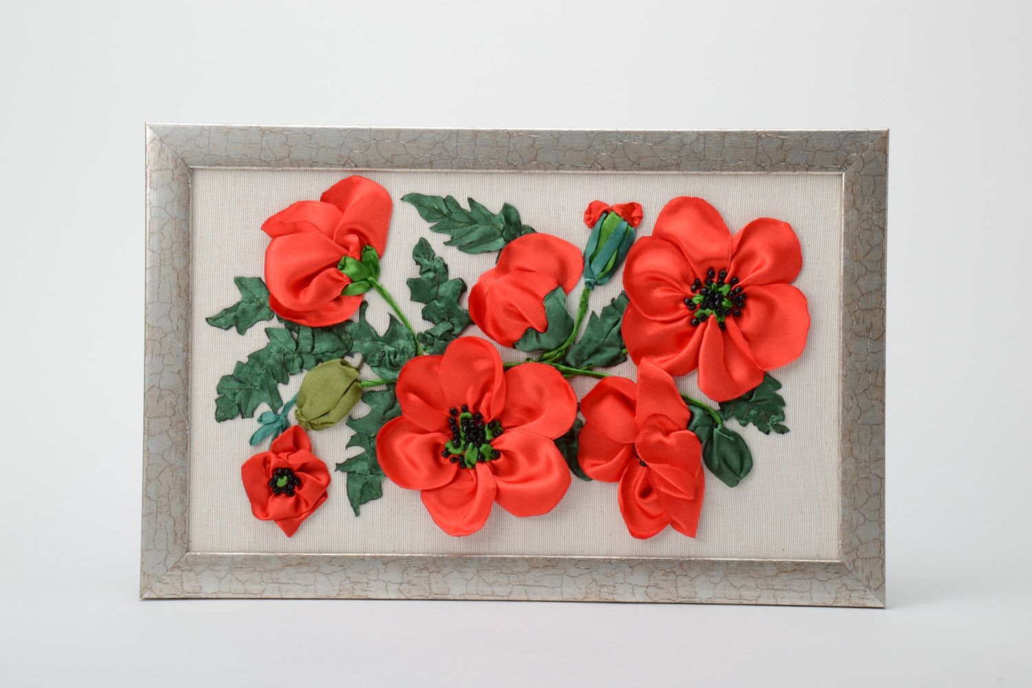 Handgemachtes gesticktes Wandbild Blumen in Rot rechteckig im Rahmen   foto 1