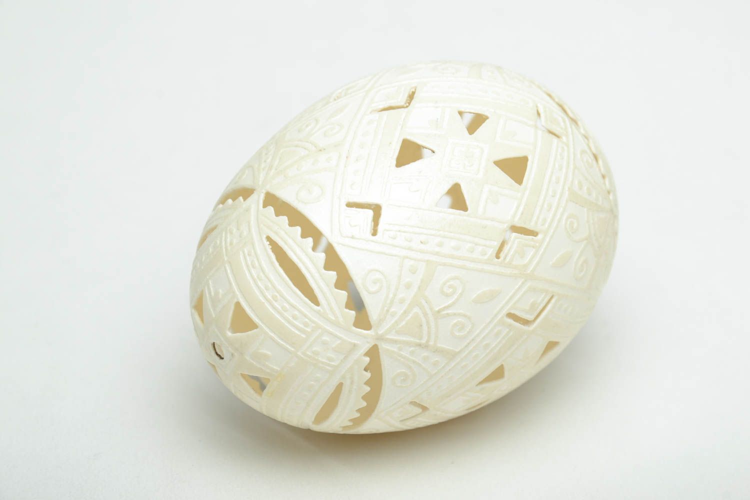 Easter egg made using vinegar etching and perforation photo 3