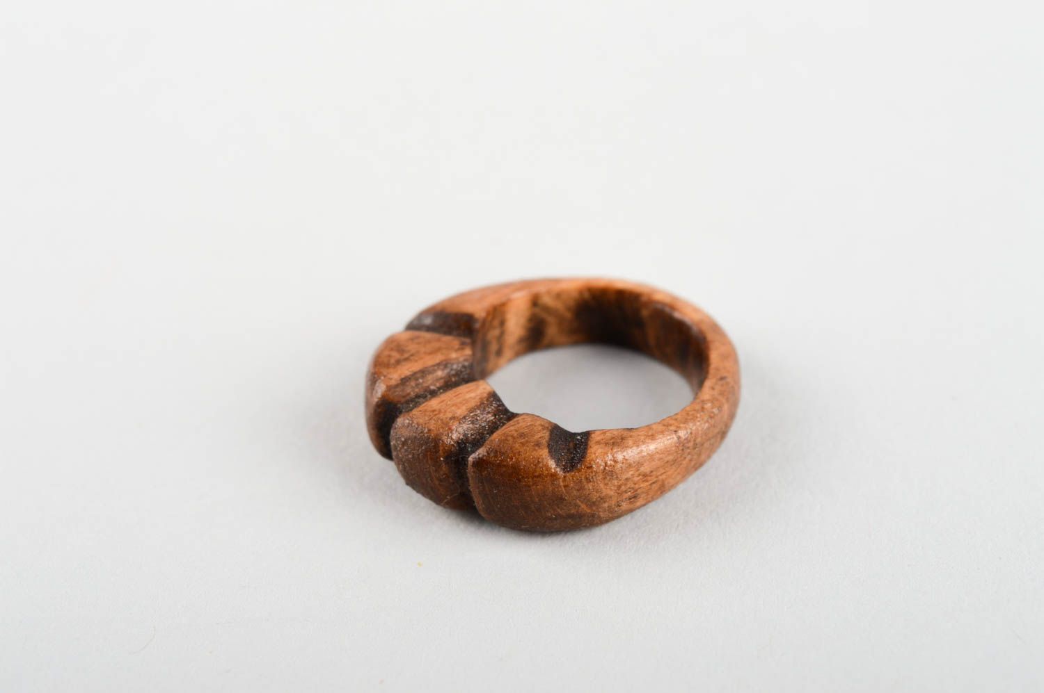 Кольцо ручной работы кольцо для девушек деревянное с разрезами красивый перстень фото 4
