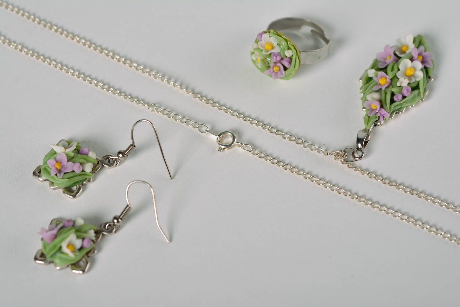 Handmade Schmuck Set aus Polymerton Blumen Anhänger Ring und Ohrringe zart foto 5