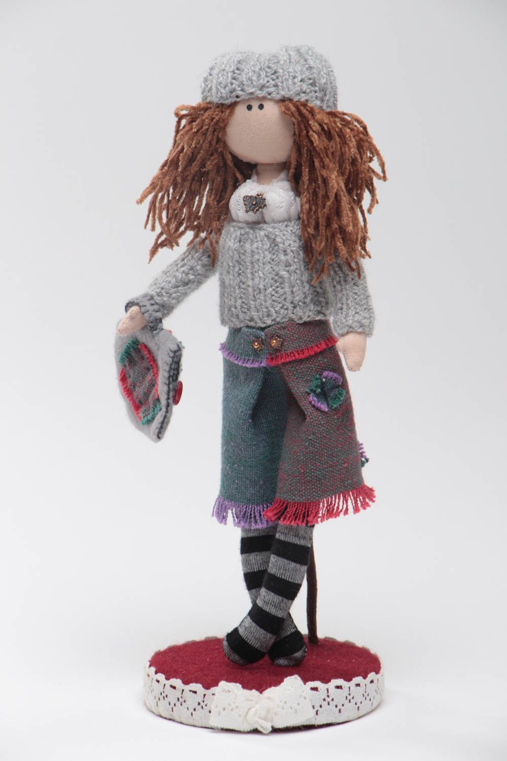Милая кукла для интерьера пошитая вручную из хлопка Модница на подставке хенд мейд фото 2