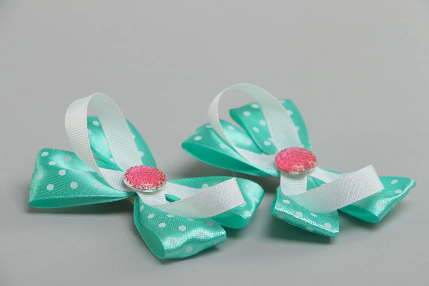 A set of 2 handcrafted bobby pins made of satin ribbon in the form of bows photo 3