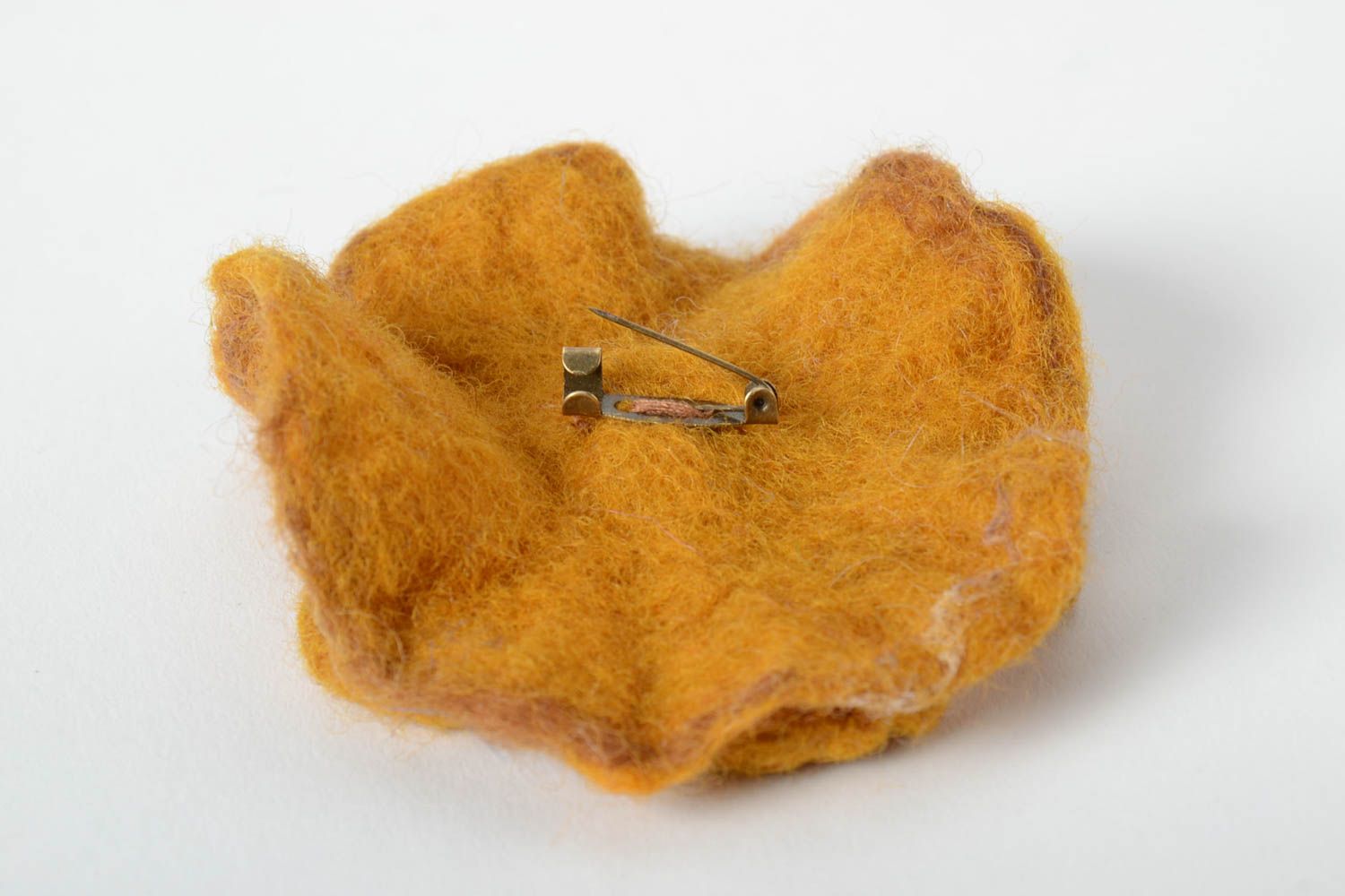 Handgemachter Schmuck Blume Brosche in Orange Accessoire für Frauen aus Wolle foto 4