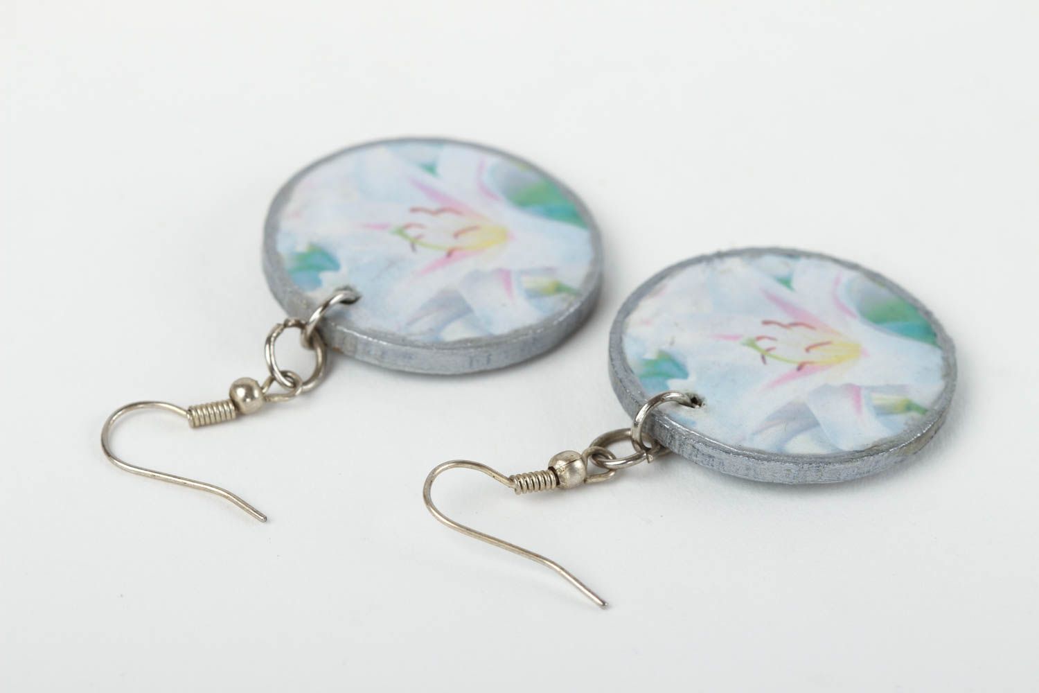 Boucles d'oreilles rondes Bijou fait main avec fleurs lis Cadeau pour femme photo 4