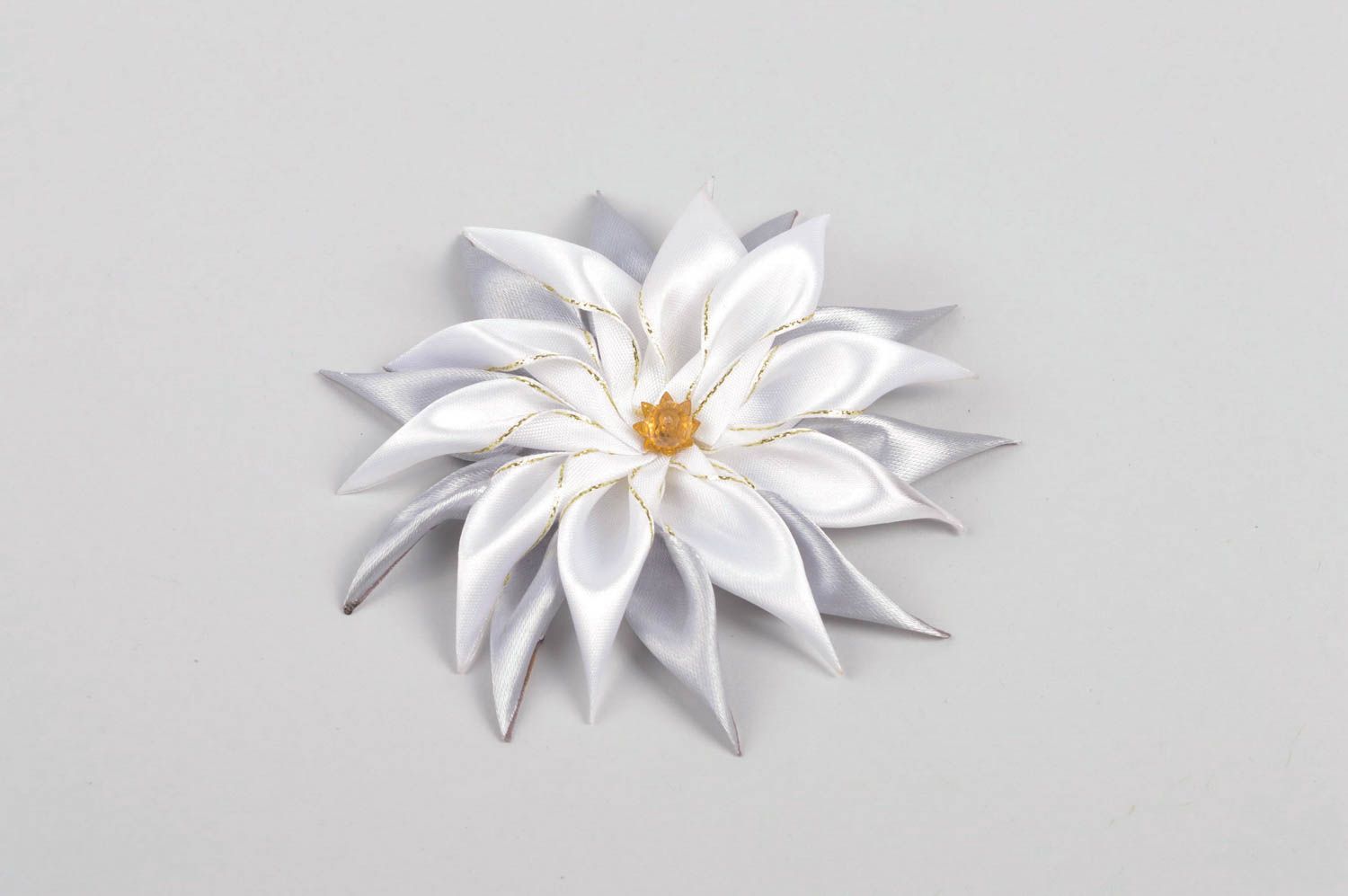 Silberfarbene Blume Haarspange handgemachter Schmuck Accessoire für Mädchen foto 2