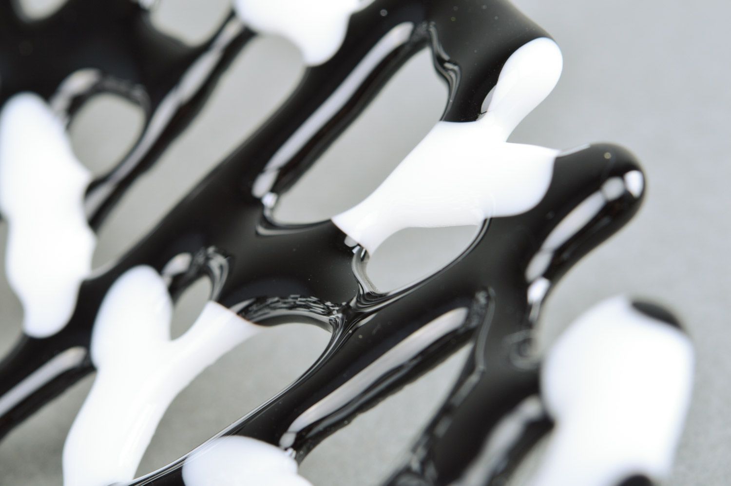 Schöner schwarz weißer künstlerischer Teller aus Fusingglas für Kuchen Handarbeit foto 4