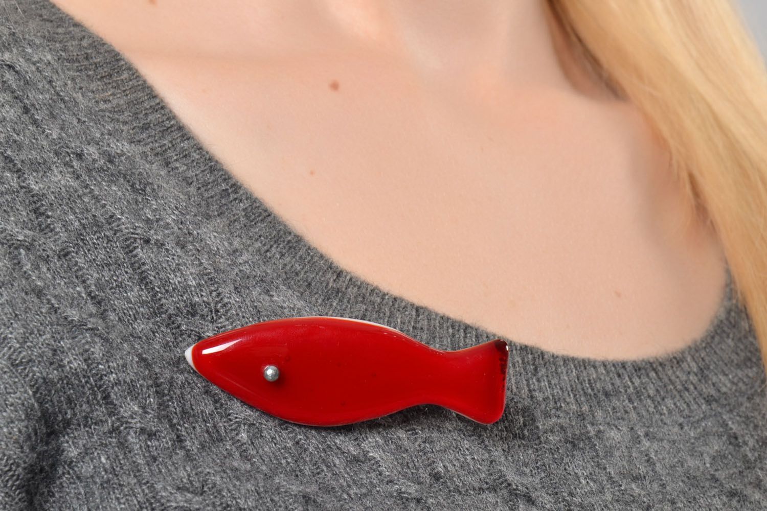 Beautiful brooch in the shape of fish photo 2